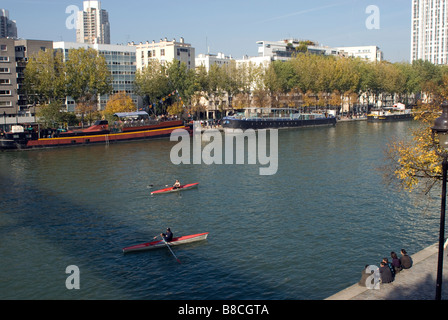 Canal Saint Martin Parigi Francia Foto Stock