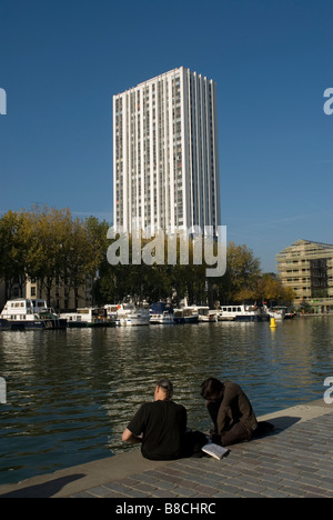 Port sur le canal St Martin a Parigi Francia Foto Stock