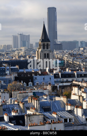 Les allasua de Paris l Eglise St Germain tour Montparnasse Francia Foto Stock