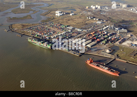 Il porto di Thamesport UK visto dall'aria Foto Stock