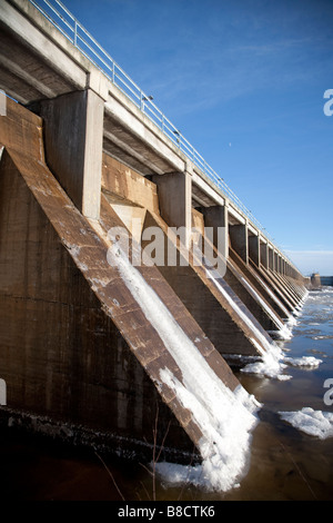 Centrale idroelettrica della diga principale a Merikoski presso il fiume Oulu Oulujoki , Finlandia Foto Stock