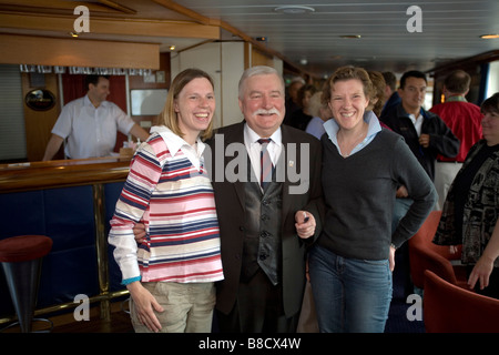 Lech Walesa, leader del movimento di solidarietà in Gdansk, Polonia affrontare il discorso per noi turisti Foto Stock