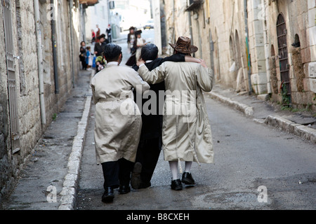 Gli ebrei ortodossi a Gerusalemme durante la festa di Purim, una religiosa ebraica festival. Foto Stock