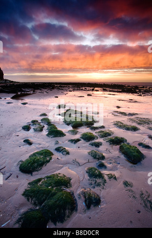 Tramonto spettacolare presso Old Hunstanton sulla Costa North Norfolk guardando oltre la Washington. Foto Stock