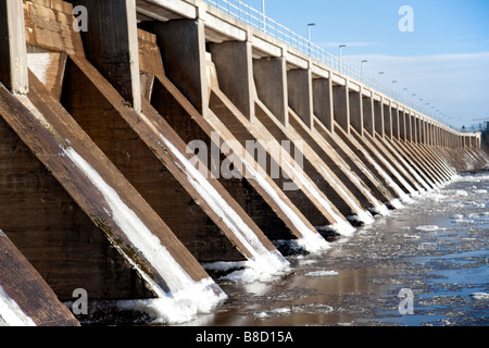 Centrale idroelettrica della diga principale in Merikoski nel fiume OuluJoki Oulu, Finlandia Foto Stock