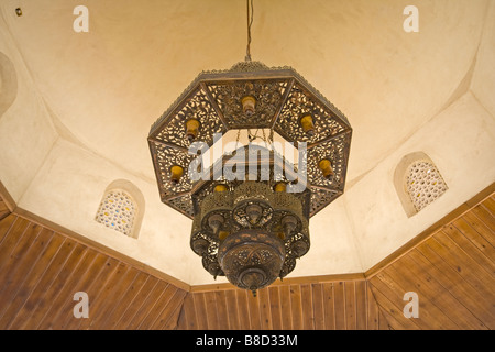 Amr Ibn El moschea Aas lampadario in Il Cairo Egitto l'AMR Ibn El Aas moschea è la più antica moschea in Egitto Foto Stock