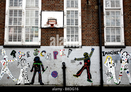 Murale di scuola primaria parco giochi, Londra Foto Stock