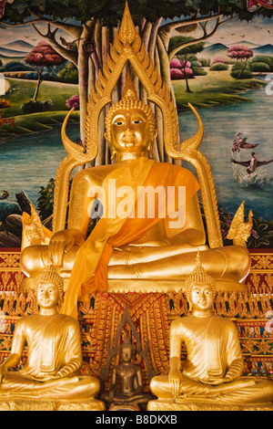 Statua di Buddha nel wat khao klailat Foto Stock