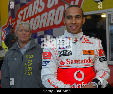 Lewis Hamilton che torna alle sue radici nel karting. Foto Stock