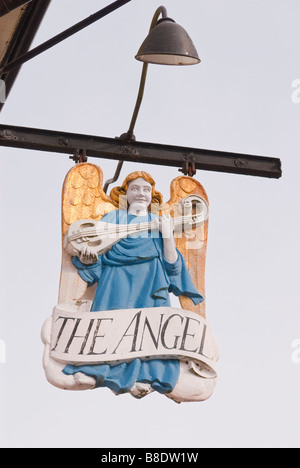 L'Hotel Angel pub segno a Lavenham,Suffolk, Regno Unito Foto Stock