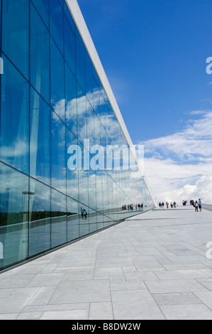 Il tetto del Teatro dell'opera di Oslo. Den Norske Opera balletto og Foto Stock