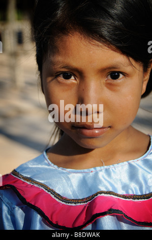 Un Shipibo ragazza indiana in Perù. Foto Stock