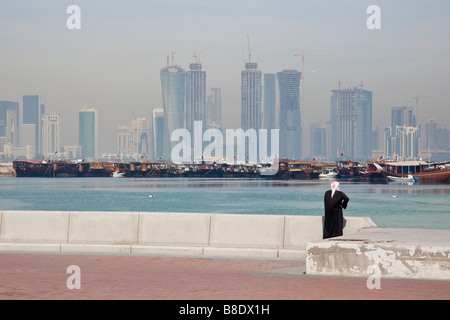 Grattacielo Skyline di costruzione a Doha in Qatar Foto Stock