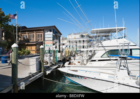 Barche a noleggio presso la storica Seaport Boardwalk alla fine di Front Street, Città Vecchia, Key West, Florida Keys, STATI UNITI D'AMERICA Foto Stock