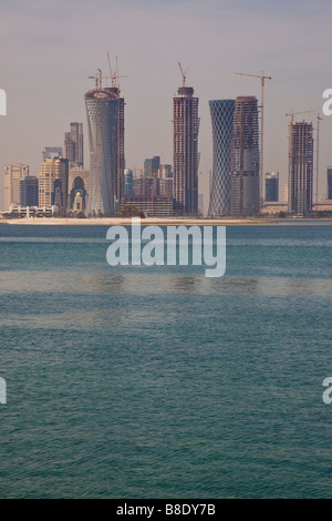 Grattacielo Skyline di costruzione a Doha in Qatar Foto Stock