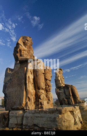 I Colossi di Memnon, West Bank, Luxor, Egitto Foto Stock