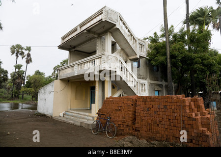 Casa indiana nel villaggio di Hazira. Hazira, vicino Surat, Gujarat. India. Foto Stock