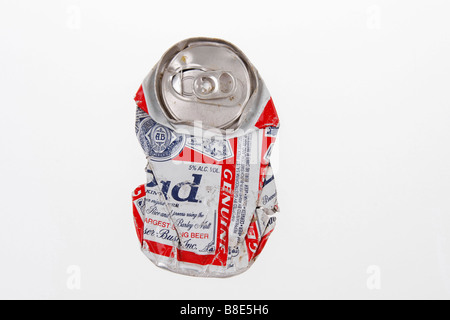 Fermo immagine birra appiattita di alluminio può marca Budweiser azienda Anheuser Busch usa solo uso editoriale Foto Stock