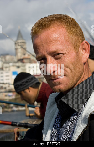 Bagno turco uomo sul Ponte di Galata Istanbul in Turchia Foto Stock