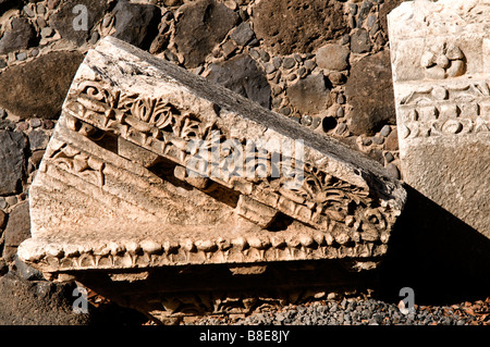 Decorativo ornamenti scolpiti in sinagoga con motivi biblici Foto Stock