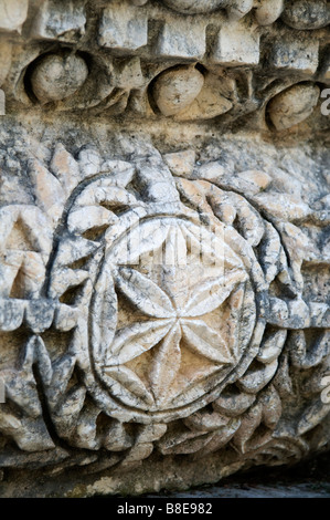 Decorativo ornamenti scolpiti in sinagoga con motivi biblici Foto Stock