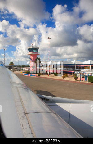 Torre di controllo al Flamingo International Airport Kralendijk Bonaire Island Antille Olandesi Caraibi Foto Stock