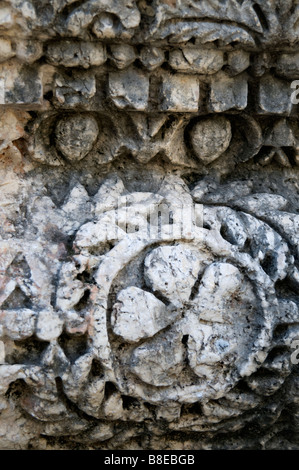 Decorativo ornamenti scolpiti in sinagoga con motivi biblici Foto Stock