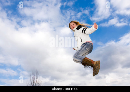 Ragazza Skiping 11 anni Foto Stock