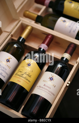 Le bottiglie di vino, Palazzo Contucci vigneto, Montepulciano, Toscana, Italia Foto Stock