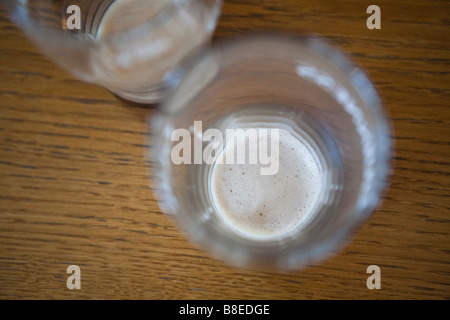 Vuoto birra Guinness vetro in un bar di Dublino in Irlanda Foto Stock