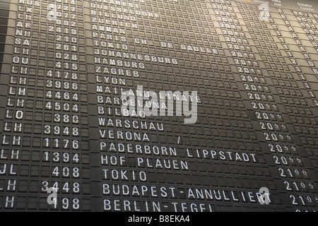 Partenza/arrivo orario all'aeroporto di Francoforte, Tedesco Foto Stock