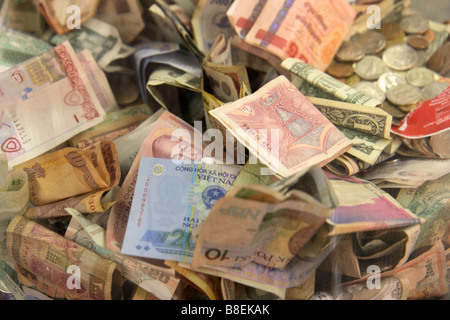 Varie banconote internazionali Foto Stock