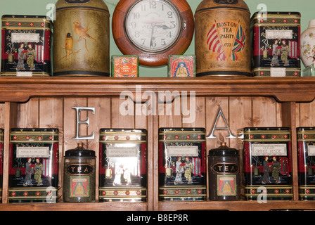 Vari tè in vendita in uno specialista tea shop store a Lavenham,Suffolk, Regno Unito Foto Stock