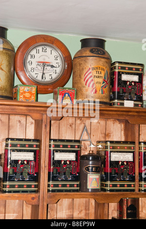 Vari tè in vendita in uno specialista tea shop store a Lavenham,Suffolk, Regno Unito Foto Stock