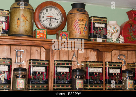 Vari tè in vendita in uno specialista tea shop store a Lavenham,Suffolk, Regno Unito Foto Stock