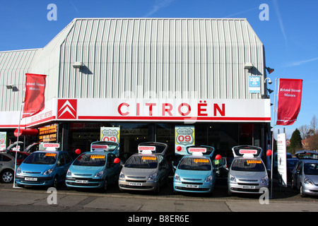 Un Bristol via motore Citroen concessionaria auto in una città del Regno Unito. Foto Stock