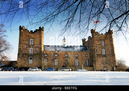 Una coperta di neve Lumley Castle, Chester-le-Street,County Durham, Inghilterra,il castello è popolare per matrimoni e banchetti. Foto Stock