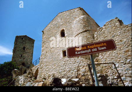 Towerhouse Mourtzinos a Kardamyli città vecchia sulla penisola di Mani, Peloponneso e Grecia - inizio estate. Foto Stock