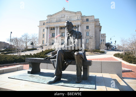 Statua in bronzo del presidente Abraham Lincoln di fronte Essex County Courthouse, Newark, New Jersey. USA usa america american Foto Stock