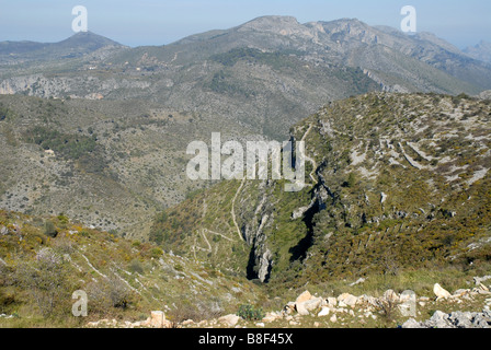 Vista mozarabo sentiero sulla collina, vicino a Benimaurell, Vall de Laguar, provincia di Alicante, Comunidad Valenciana, Spagna Foto Stock