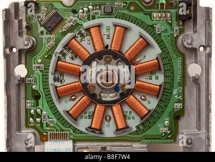 Motore elettrico di rame degli avvolgimenti della bobina come si trova in un computer unità disco floppy Foto Stock