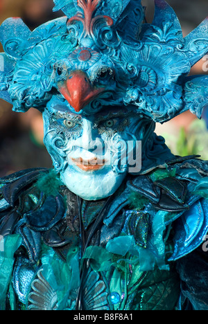 Spaventoso e misterioso Costume di Carnevale durante il carnevale di Lucerna, Svizzera Foto Stock