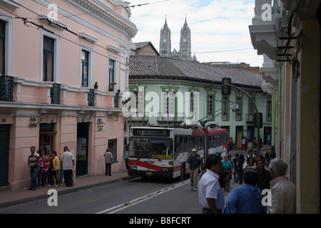 Scena di strada, Città Vecchia, Quito Ecuador Foto Stock