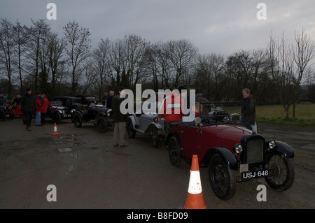 Exmoor VSCC prova della frangia 21 febbraio 2009 vetture assemblaggio all'Anchor Inn Exebridge prima di iniziare Foto Stock