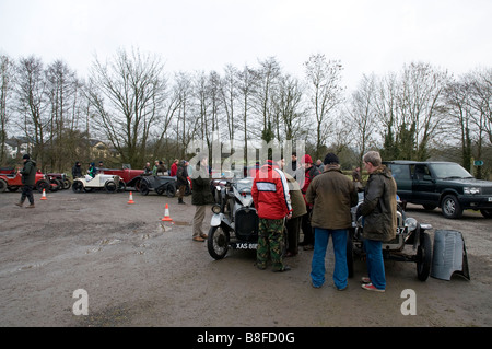 Exmoor VSCC prova della frangia 21 febbraio 2009 vetture assemblaggio all'Anchor Inn Exebridge prima di iniziare Foto Stock