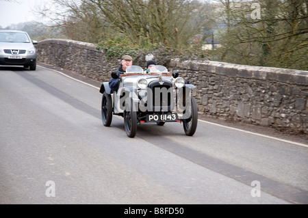 Exmoor VSCC prova della frangia 21 febbraio 2009 vetture assemblaggio all'Anchor Inn Exebridge prima di iniziare Foto Stock