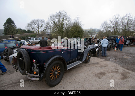 Exmoor VSCC prova della frangia 21 febbraio 2009 vetture assemblaggio all'Anchor Inn Exebridge prima di iniziare Foto Stock