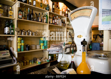 M Ryan's Bar, Cashel, nella contea di Tipperary, Irlanda Foto Stock