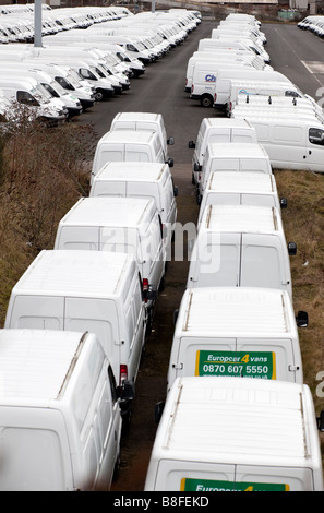 Nuovo LDV furgoni bianco in un composto presso la fabbrica di Birmingham. LDV sono di proprietà di GAZ e sono il bersaglio di un management buy out. Foto Stock