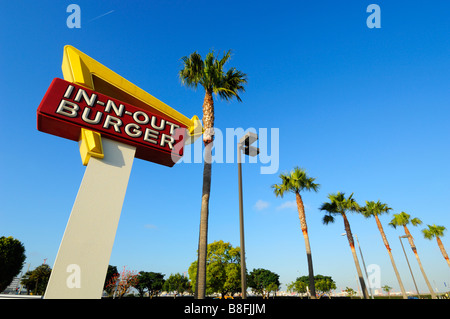 Famoso in-N-out Burger vicino all'aeroporto internazionale di Los Angeles (LAX), Winchester CA Foto Stock